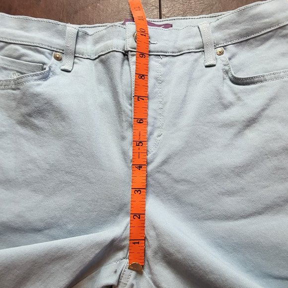 NWT Gloria Vanderbilt Amanda light blue denim jeans baby blue color size 6 Short - Picture 15 of 16